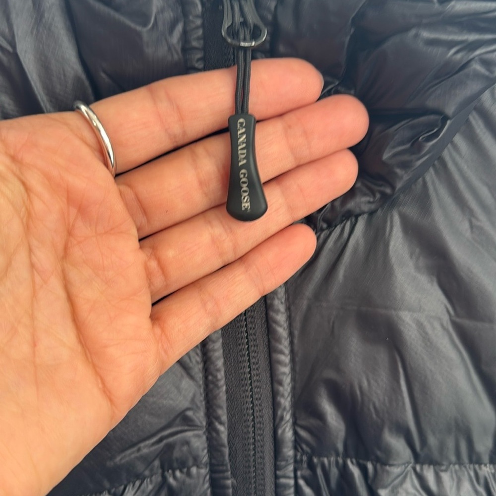 Canada Goose Women’s Black Puffer Jacket - Picture 5 of 8